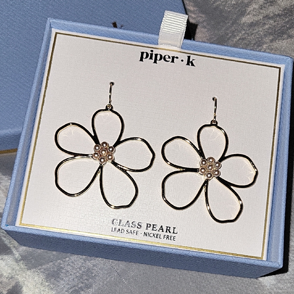 Piper K Gold Flower Pearl Earrings Bnib TL M